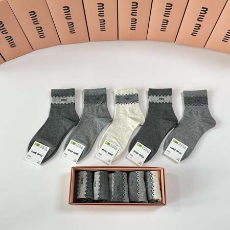 2025年12月10日入荷新品MiuMiu靴下ギフト/誕生日/記念品/アクセサリーkaka工場