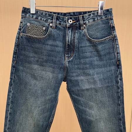 2025年12月12日入荷新作VALENTINOジーパン秋冬高品質/人気/限定版/Knt工場