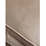 2025年12月8日入荷ヴィトン バッグM13389M13387 M13357M13388 M13358 Coussin BackpackMonogram CoussinLV 21 x 26 x 10 高品質新作/誕生日プレゼント