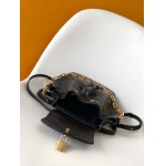 2025年12月8日入荷ヴィトン バッグM13389M13387 M13357 M13358 Coussin BackpackMonogram CoussinLV 21 x 26 x 10高品質新作/誕生日プレゼント