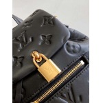 2025年12月8日入荷ヴィトン バッグM13389M13387 M13357 M13358 Coussin BackpackMonogram CoussinLV 21 x 26 x 10 高品質新作/誕生日プレゼント