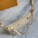 2025年12月9日入荷Louis Vuitton バッグ Easy Pouch M13614 M82346 M81862 M81066 M80349M14421 Easy PouchMonogram 高品質新作/誕生日プレゼント/ZC工場