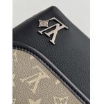 2025年12月9日入荷Louis Vuitton バッグM12618 Pulse Monogram LV 22.5 × 16 × 5cm  高品質新作/誕生日プレゼント/ZC工場