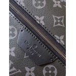 2025年12月9日入荷Louis Vuitton バッグM22558 Discovery Monogram Eclipse29.0 x 38.0 x 20.0 Monogram Eclipse 高品質新作/誕生日プレゼント/ZC工場