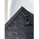 2025年12月9日入荷Louis Vuitton バッグM81115 Gaston Wearable Wallet Pochette Voyage Monogram Shadow 22.0 x 14.5 x 4.5 高品質新作/誕生日プレ