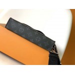 2025年12月9日入荷Louis Vuitton バッグM81124Alpha Wearable Monogram Eclipse 18.5 x 11 x 6.5cm  高品質新作/誕生日プレゼント/ZC工場