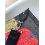 2025年12月9日入荷Louis Vuitton バッグM81972 LV x YK GASTON LV x YK Gaston x Monogram Eclipse Reverse 22 x 14.5 x 4.5 D  高品質新作/誕生