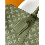 2025年12月9日入荷Louis Vuitton バッグ M12504 Keepall 50Monogram Shadowe50.0 x 29.0 x 23.0 Monogram Shadow 高品質新作/誕生日プレゼント/ZC工場