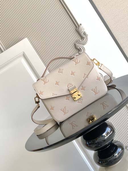 2025年12月9日入荷Louis Vuitton バッグM...