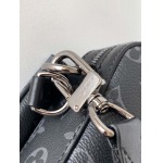 2025年12月9日入荷Louis Vuitton バッグM69443 Trio Monogram Eclipse Monogram Eclipse Reverse 25.0 x 18.5 x 7.0 cm 高品質新作/誕生日プレゼント/Z