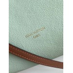 2025年12月9日入荷Louis Vuitton バッグ M26905 M26905 M26039 M26360 M26905 Express Keepall Monogram 高品質新作/誕生日プレゼント/ZC工場