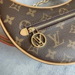 2025年12月9日入荷Louis Vuitton バッグM81098 Nicolas Ghesquière Croissant 2022 Loop 23 x 13 x 6 高品質新作/誕生日プレゼント/ZC工場