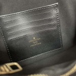 2025年12月9日入荷Louis Vuitton バッグM68746 Monogram Reverse Dauphine LV Circle 18.5 x 12.0 x 5.0高品質新作/誕生日プレゼント/ZC工場