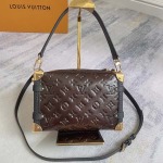 2025年12月9日入荷Louis Vuitton バッグM26304 2025 Side Trunk Monogram Saga Freja Beha Erichsen Nicolas Ghesquière 高品質新作/誕生日プレゼント/