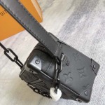 2025年12月9日入荷Louis Vuitton バッグM55702 Soft Trunk Monogram Taurillon 18.5 x 13.0 x 8.0 Taurillon 高品質新作/誕生日プレゼント/ZC工場