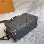 2025年12月9日入荷Louis Vuitton バッグM55702 Soft Trunk Monogram Taurillon 18.5 x 13.0 x 8.0 Taurillon 高品質新作/誕生日プレゼント/ZC工場