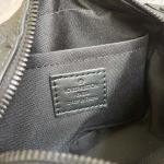 2025年12月9日入荷Louis Vuitton バッグM55702 Soft Trunk Monogram Taurillon 18.5 x 13.0 x 8.0 Taurillon 高品質新作/誕生日プレゼント/ZC工場