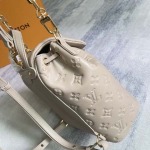 2025年12月9日入荷Louis Vuitton バッグM13357 M13358 Coussin Backpack Coussin Monogram LV Coussin 26 x 10 x 21  高品質新作/誕生日プレゼント/ZC工