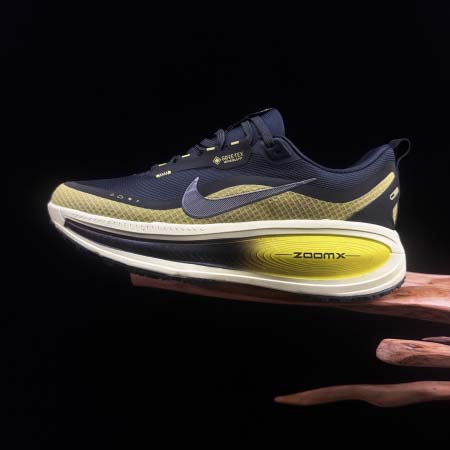 2025年12月25日入荷新品Nike Vomero 18 ...