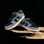 2025年12月25日入荷新品Nike Dunk SB Low“DARK SMOKE GREY”人気 スニーカー男女兼用/誕生日プレゼント/XH工場