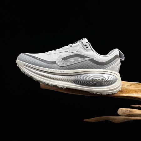 2025年12月25日入荷新品Nike Vomero 18 ...