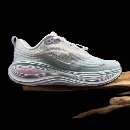 2026年1月9日入荷新品 Nike Vomero Plus 人気 スニーカー男女兼用/誕生日プレゼント/XH工場