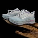 2026年1月9日入荷新品 Nike Vomero Plus 人気 スニーカー男女兼用/誕生日プレゼント/XH工場