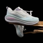 2026年1月9日入荷新品 Nike Vomero Plus 人気 スニーカー男女兼用/誕生日プレゼント/XH工場