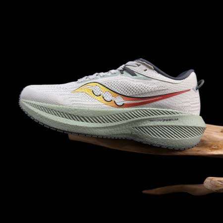 2026年1月9日入荷新品Saucony Triumph 2...