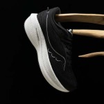 2026年1月9日入荷新品Saucony Triumph 21 N人気 スニーカー男女兼用/誕生日プレゼント/XH工場