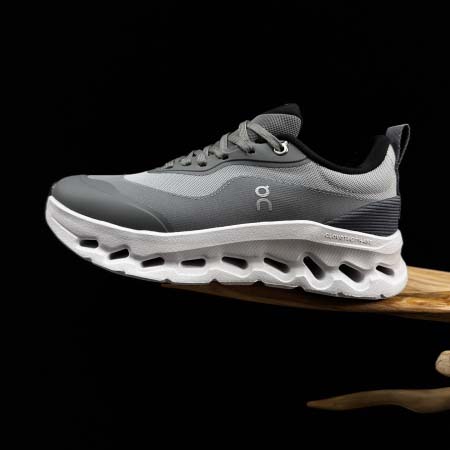 2026年1月9日入荷新品On Cloudtilt人気 スニ...