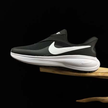 2026年1月9日入荷新品Nike REVOLUTION 8...