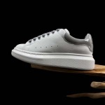 2026年1月10日入荷新品Alexander McQueen人気 スニーカー男女兼用/誕生日プレゼント/XH工場