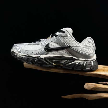 2026年1月10日入荷新品Nike V5 RNR人気 スニ...