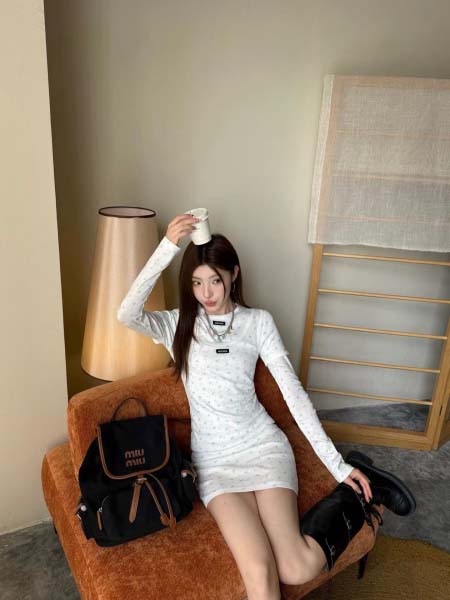 2026年2月26日入荷早春新作MiuMiuアンダーシャツファッション/誕生日プレゼント/贈り物 can工場