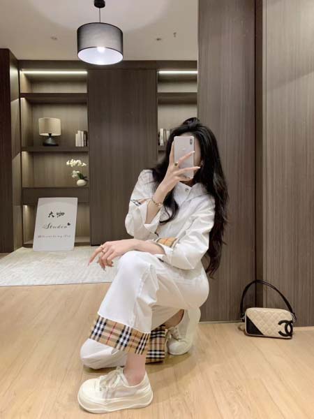 2026年2月26日入荷早春新作BURBERRY上下ファッシ...