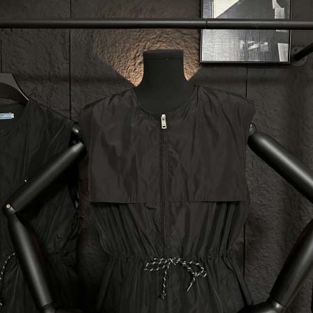 2026年3月21日入荷早春新作Prada女性用ファッション/誕生日プレゼント/贈り物 can工場