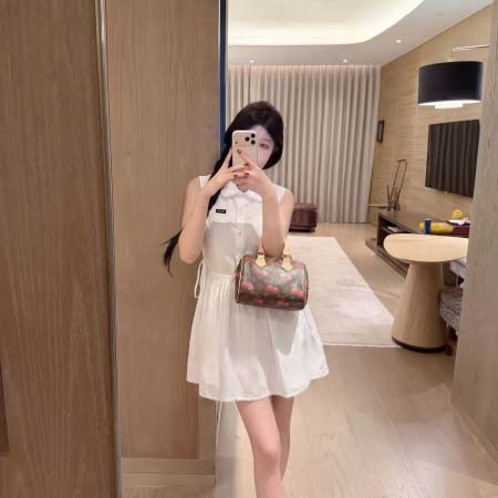 2026年3月9日入荷早春新作MIUMIU女性用ファッション...