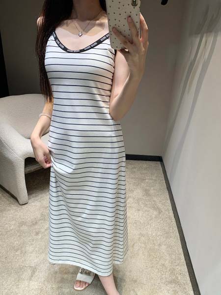 2026年3月9日入荷早春新作MIUMIU女性用ファッション...