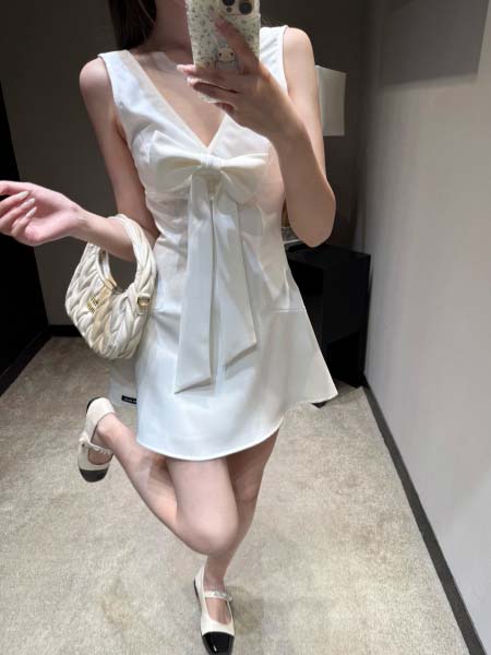 2026年4月9日入荷早春新作Miumiu女性用ファッション/誕生日プレゼント/贈り物 can工場