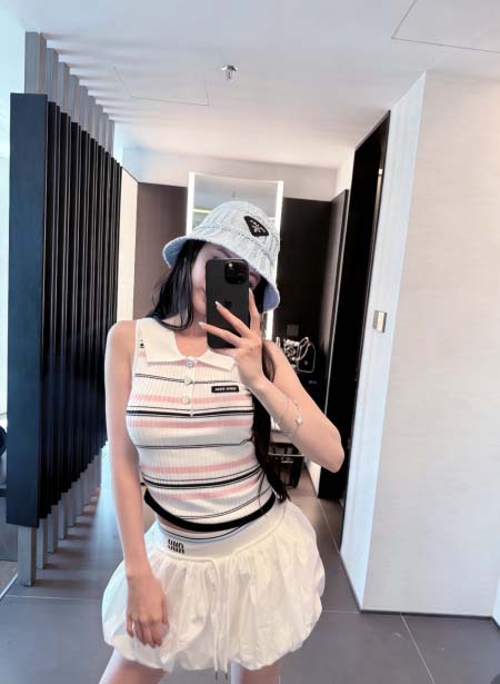 2026年4月9日入荷早春新作Miumiu女性用ファッション/誕生日プレゼント/贈り物 can工場