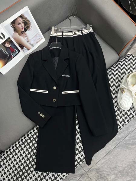 2026年4月9日入荷早春新作Miumiuセット女性用ファッ...