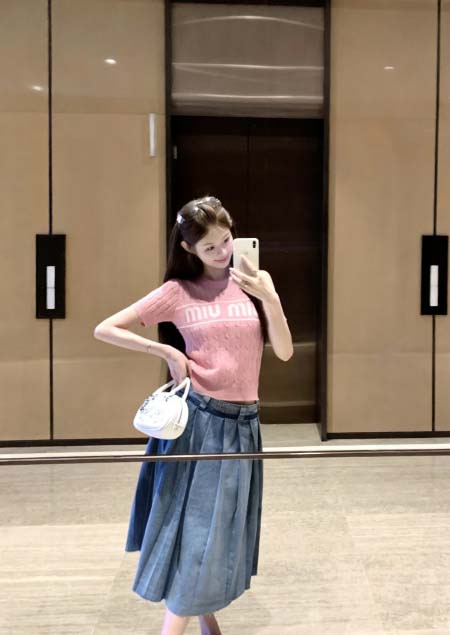 2026年4月9日入荷早春新作Miumiuニットトップ女性用...