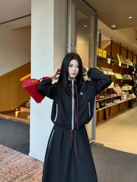 2026年4月9日入荷早春新作Miumiuセット女性用ファッ...