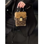 2026年4月10日入荷新作Louis VuittonIphoneケース全機種対応携帯ファッション/誕生日プレゼント/贈り物