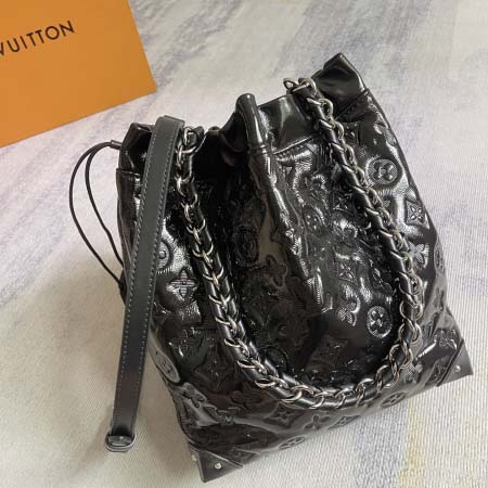 2026年5月11日入荷Louis Vuitton バッグM13484  2025 Cruise  No    Trunk   Monogram  23 x 9 x 23    高品質新作/誕生日プレゼント/XS工場