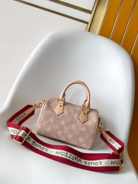2026年5月11日入荷Louis Vuitton バッグ20 Bandouli re  Meowgram   Vogue  LV Travels With Grace Coddington   M15151   13.5 x 12 x 2