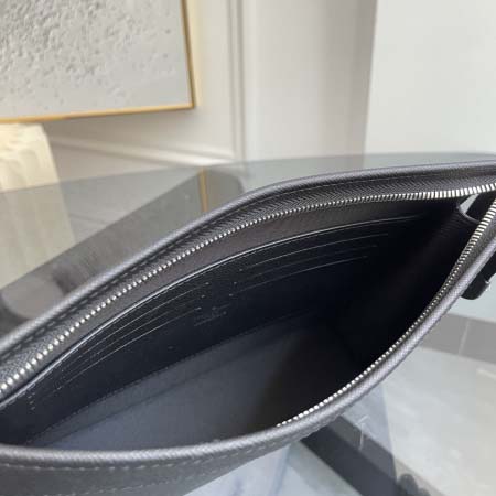 2026年5月11日入荷Louis Vuitton バッグM30450Pochette Voyage  Taga   LV  27 21 3cm高品質新作/誕生日プレゼント/XS工場