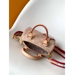 2026年5月11日入荷Louis Vuitton バッグ20 Bandouli re  Meowgram   Vogue  LV Travels With Grace Coddington   M15151   13.5 x 12 x 2