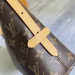 2026年5月11日入荷Louis Vuitton バッグM28101   CarryAll EastWest Monogram Monogram  20 x 10 x 33.5 高品質新作/誕生日プレゼント/XS工場